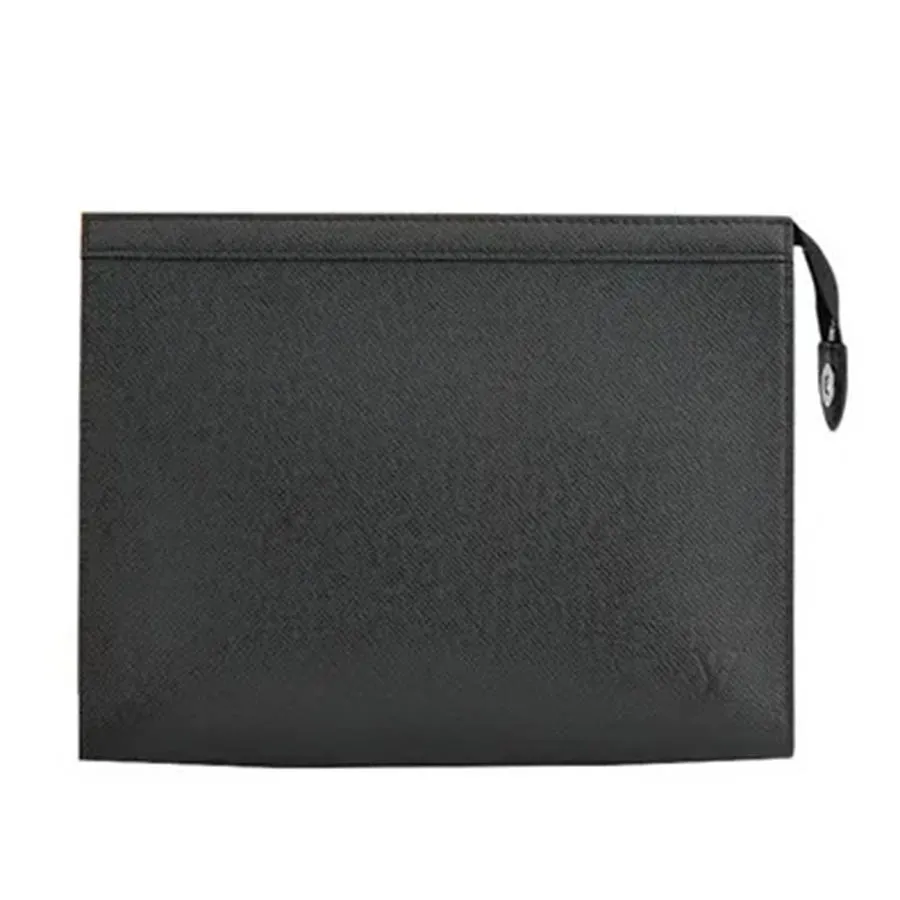 Túi Cầm Tay Nam Louis Vuitton LV Pochette Voyage MM Noir Taiga Clutch TTA5129 Màu Đen