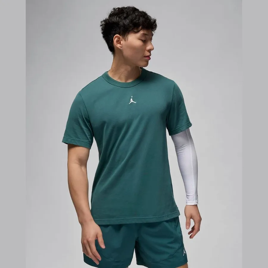 sport shirt nike