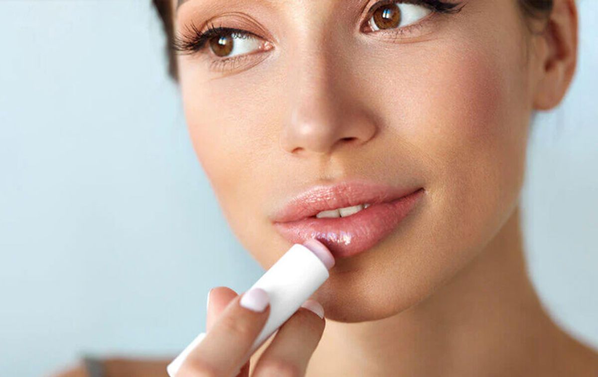Review son dưỡng Vip collagen kích màu môi sau xăm
