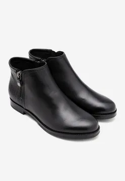 Xu hướng giày boot nữ sành điệu và phá cách cho mùa đông 2025 - 103