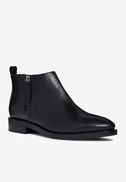 Xu hướng giày boot nữ sành điệu và phá cách cho mùa đông 2025 - 49