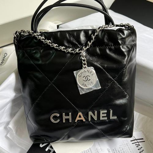 Túi Đeo Chéo Nữ Chanel 22 Shiny Calfskin Silver Tone Metal Black Mini Màu Đen