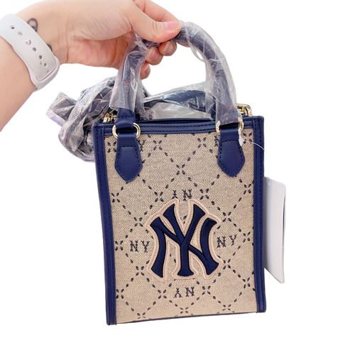 Túi Đeo Chéo MLB Classic Monogram Jacquard New York Yankees Bag 7ACRMD93N-50BGS Màu Beige