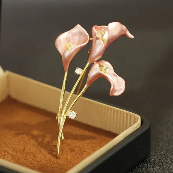 Cài Áo Nữ Meri Spathe Flower BR139 Màu Hồng Vàng