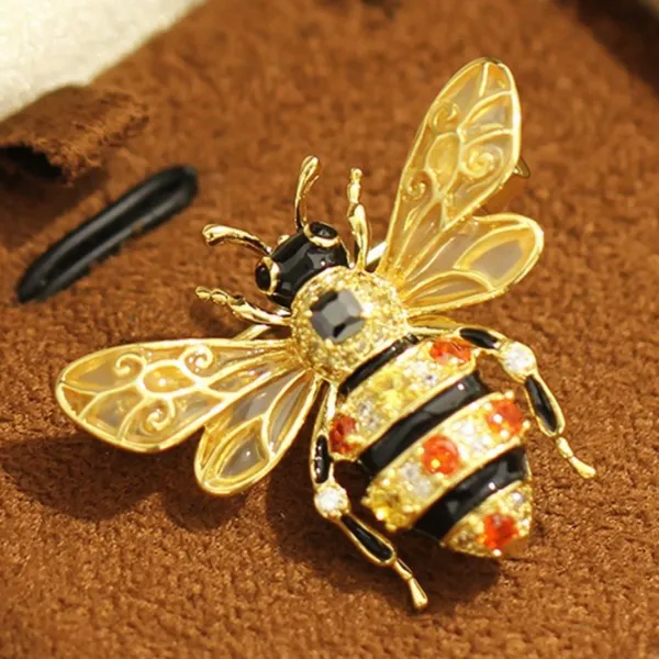 Cài Áo Nữ Meri Honey Charm BR141 Màu Vàng Đen