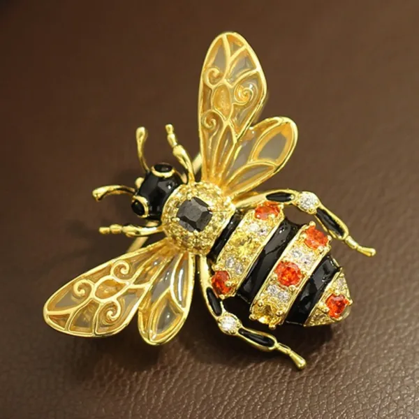 Cài Áo Nữ Meri Honey Charm BR141 Màu Vàng Đen
