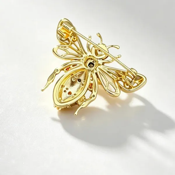 Cài Áo Nữ Meri Honey Charm BR141 Màu Vàng Đen