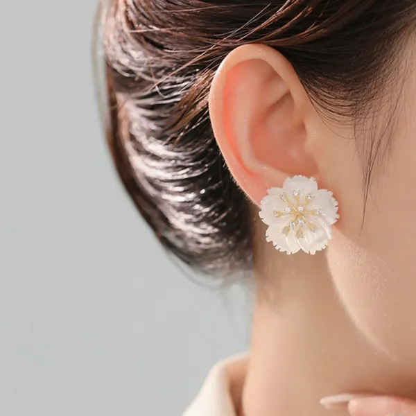 Khuyên Tai Nữ Kya Jewel Pearlescent Apricot JE29 Màu Trắng Vàng