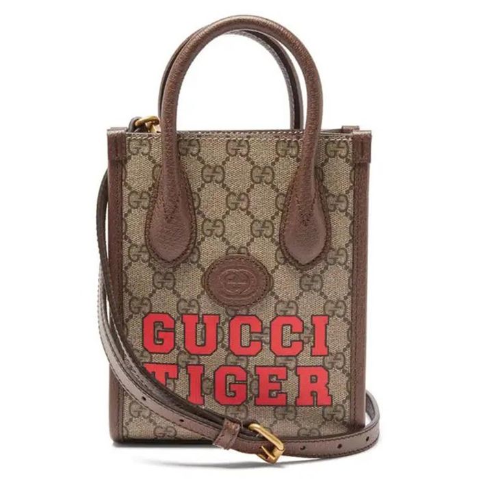 Túi Đeo Chéo Gucci Tiger GG Supreme Màu Nâu Đỏ